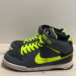 Nike Mogan Mid Sb Sneakers